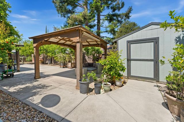 2049 Las Coches Way, Sacramento, CA 95833