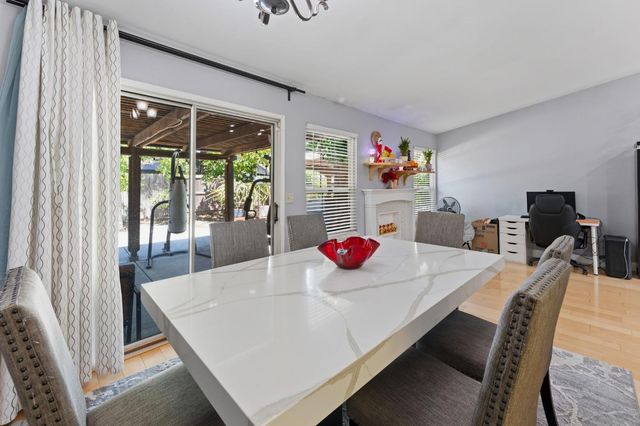 2049 Las Coches Way, Sacramento, CA 95833