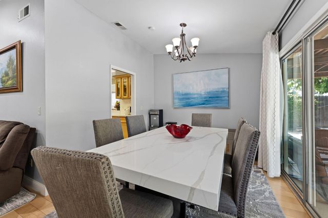 2049 Las Coches Way, Sacramento, CA 95833