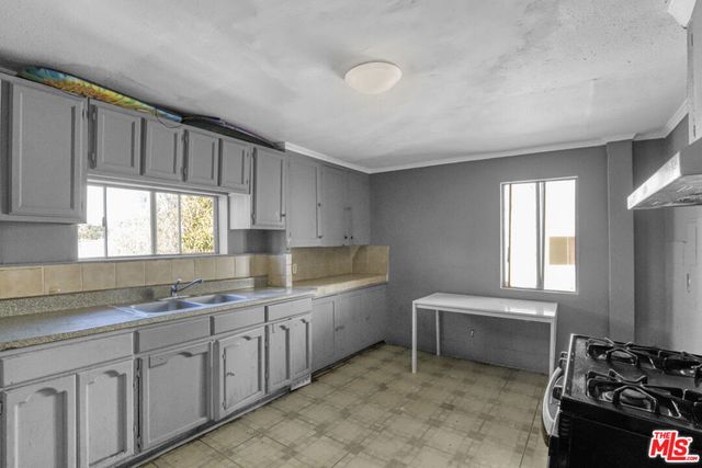 275 S Union Avenue, Los Angeles, CA 90026