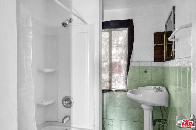 275 S Union Avenue, Los Angeles, CA 90026