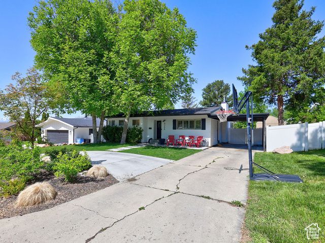 4546 S SUNCREST DR, Holladay, UT 84117