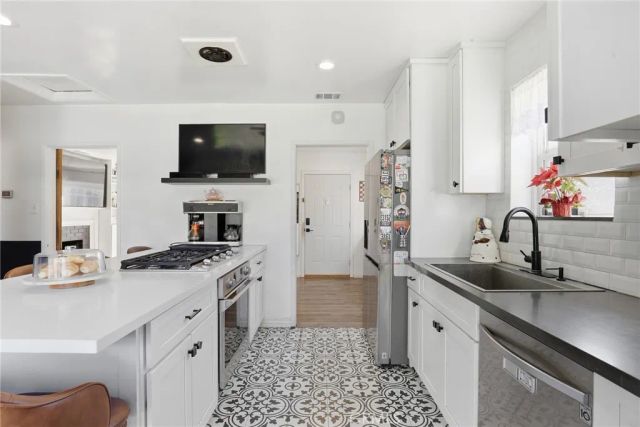 415 E Green Street, Claremont, CA 91711