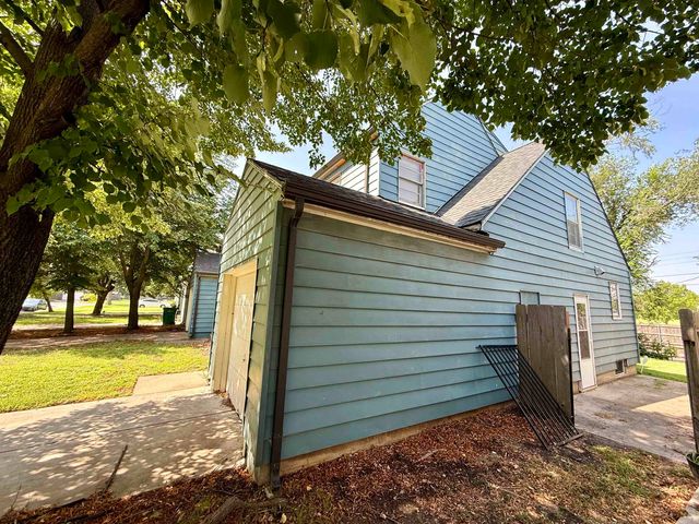 421 N Harding, Wichita, KS 67208