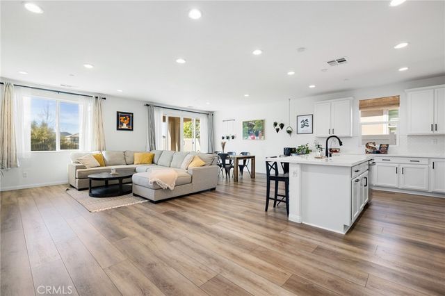 29807 Saddle Ranch Place, Menifee, CA 92584