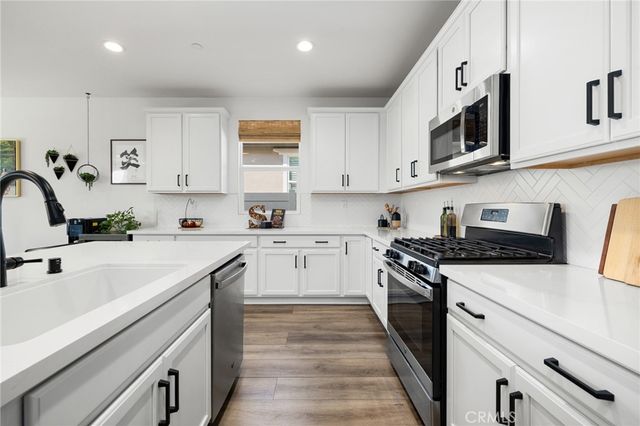 29807 Saddle Ranch Place, Menifee, CA 92584