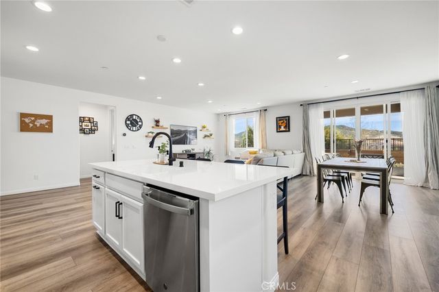 29807 Saddle Ranch Place, Menifee, CA 92584