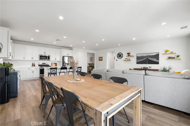 29807 Saddle Ranch Place, Menifee, CA 92584