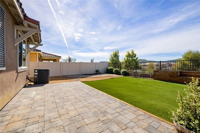 29807 Saddle Ranch Place, Menifee, CA 92584