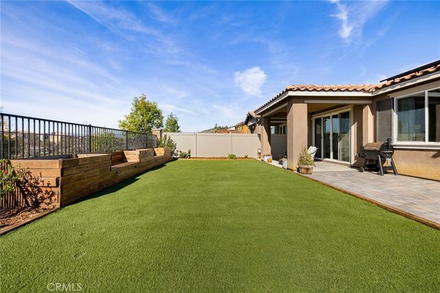 29807 Saddle Ranch Place, Menifee, CA 92584