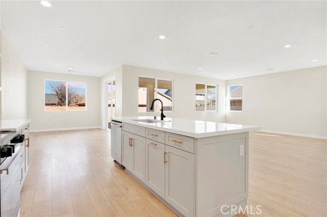 13525 Sea Gull Dr, Victorville, CA 92395