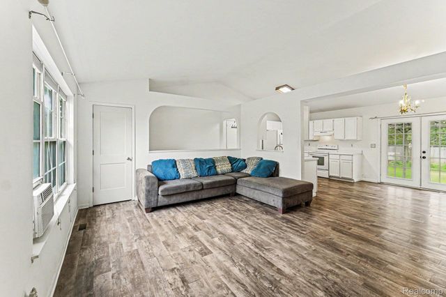 4228 Thom Street, Burton, MI 48509