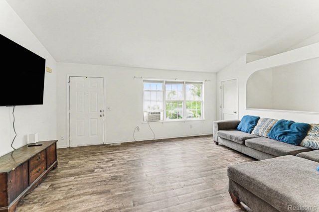 4228 Thom Street, Burton, MI 48509