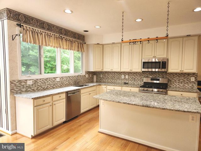 21218 EDGEWOOD CT, Sterling, VA 20165