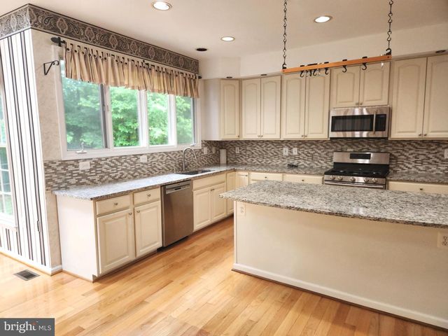 21218 EDGEWOOD CT, Sterling, VA 20165