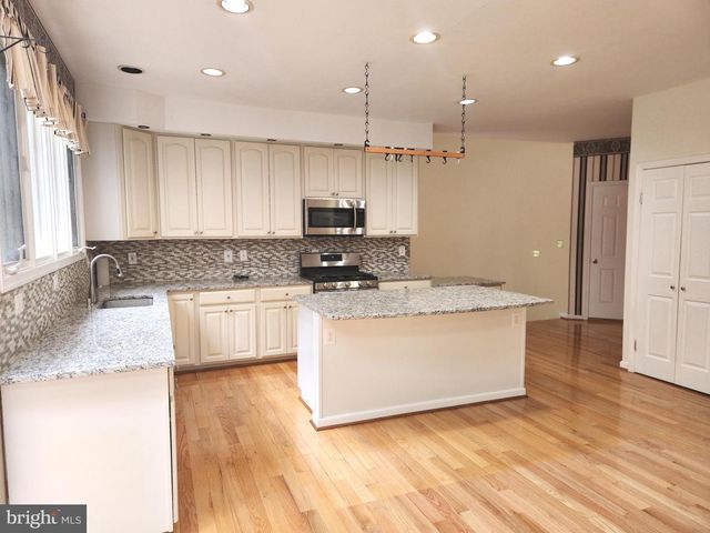 21218 EDGEWOOD CT, Sterling, VA 20165