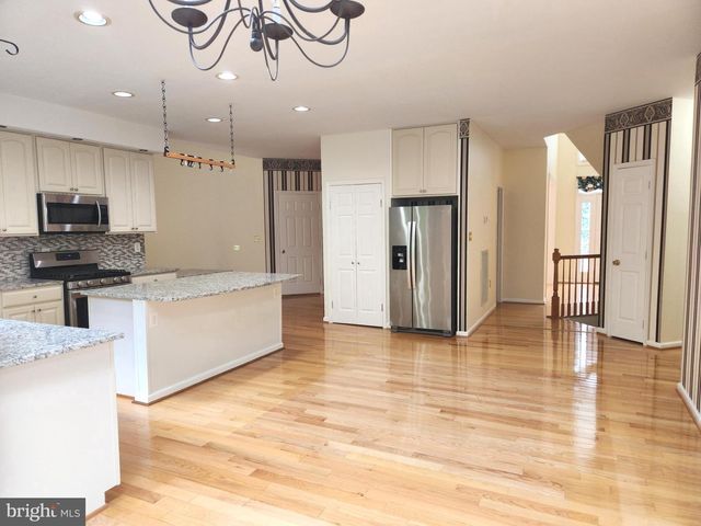 21218 EDGEWOOD CT, Sterling, VA 20165