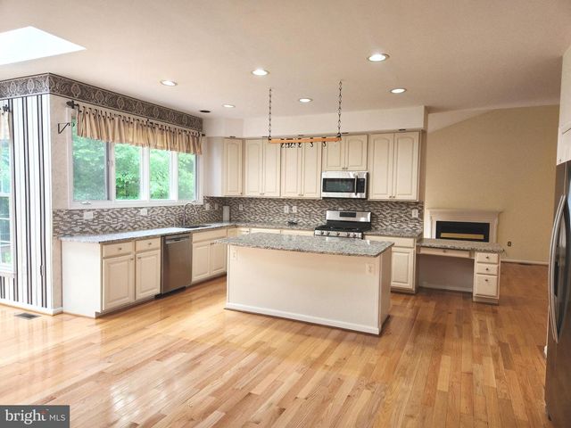 21218 EDGEWOOD CT, Sterling, VA 20165
