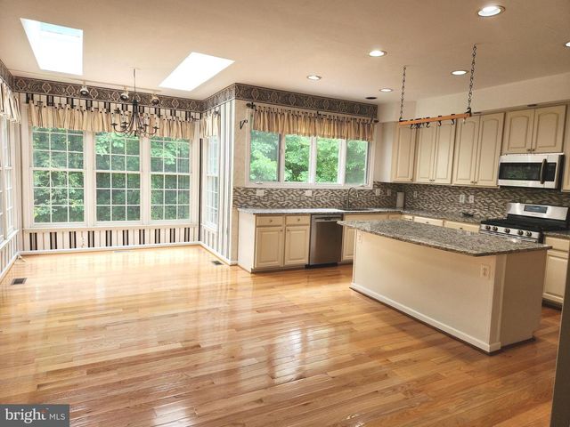 21218 EDGEWOOD CT, Sterling, VA 20165