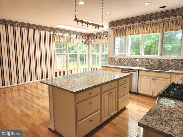 21218 EDGEWOOD CT, Sterling, VA 20165