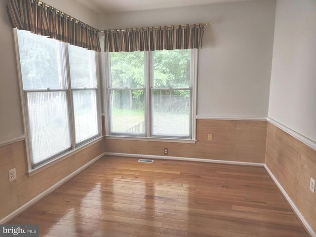 21218 EDGEWOOD CT, Sterling, VA 20165