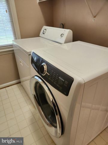 21218 EDGEWOOD CT, Sterling, VA 20165