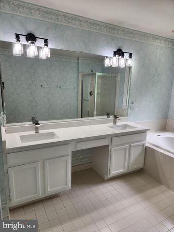 21218 EDGEWOOD CT, Sterling, VA 20165