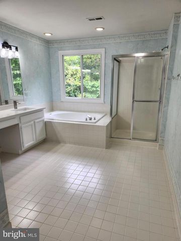 21218 EDGEWOOD CT, Sterling, VA 20165