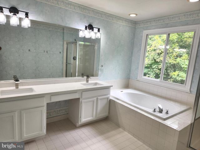 21218 EDGEWOOD CT, Sterling, VA 20165