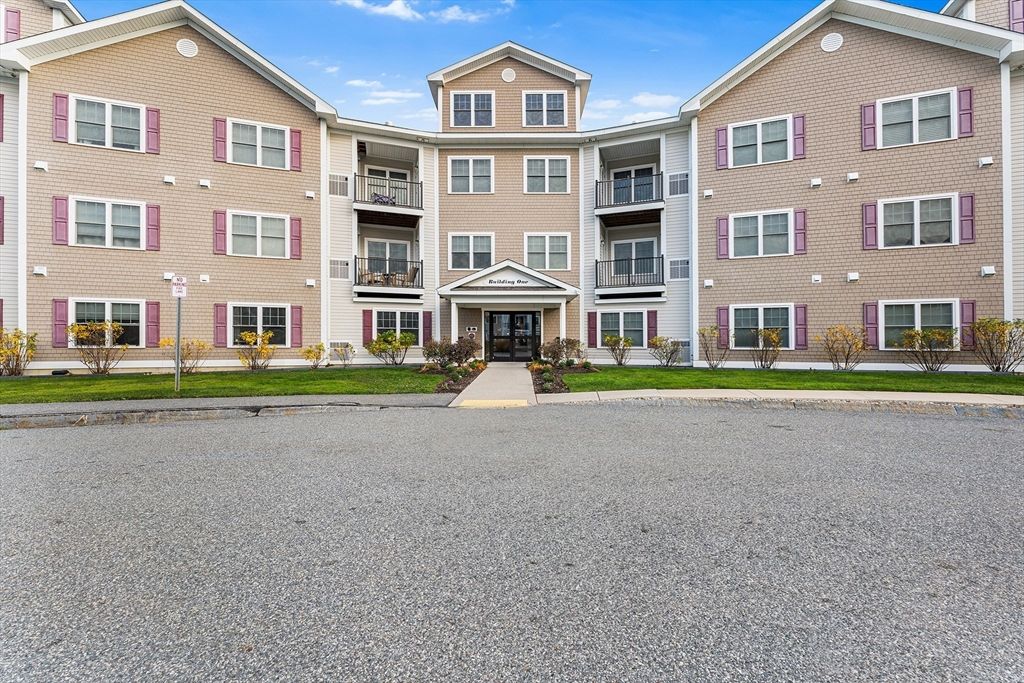360 Andover St 1310, Danvers, MA 01923