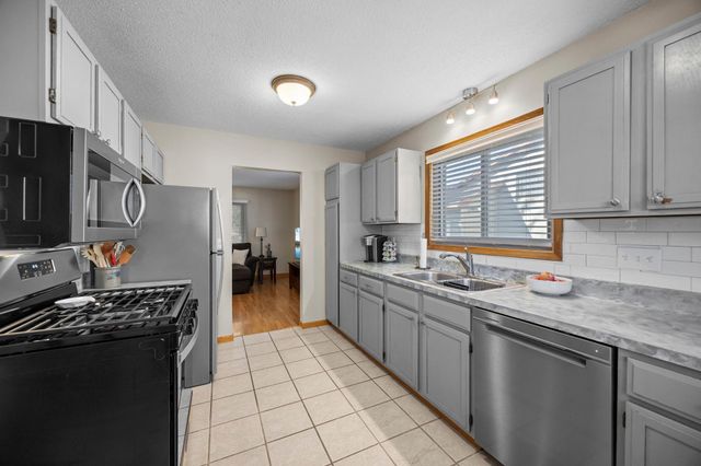 4240 Braddock Trail, Eagan, MN 55123