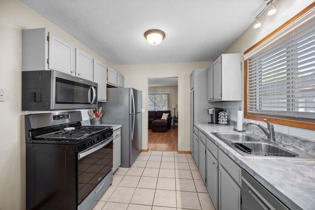 4240 Braddock Trail, Eagan, MN 55123