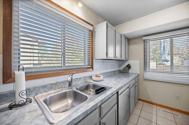 4240 Braddock Trail, Eagan, MN 55123