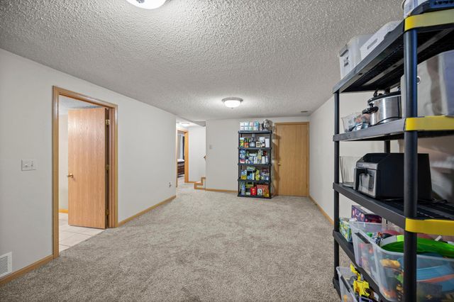 4240 Braddock Trail, Eagan, MN 55123