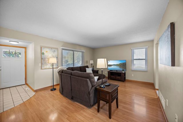 4240 Braddock Trail, Eagan, MN 55123