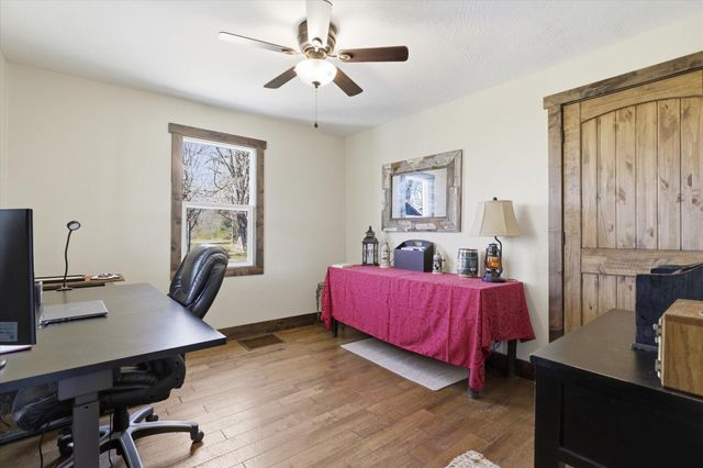 2015 S Farm Road 107, Springfield, MO 65802