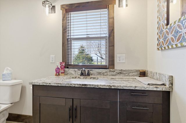 2015 S Farm Road 107, Springfield, MO 65802