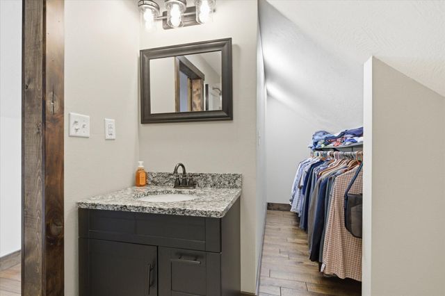 2015 S Farm Road 107, Springfield, MO 65802