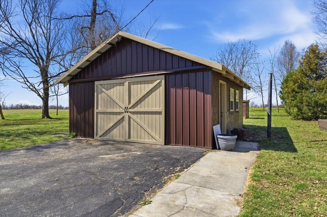 2015 S Farm Road 107, Springfield, MO 65802