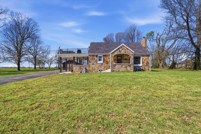 2015 S Farm Road 107, Springfield, MO 65802