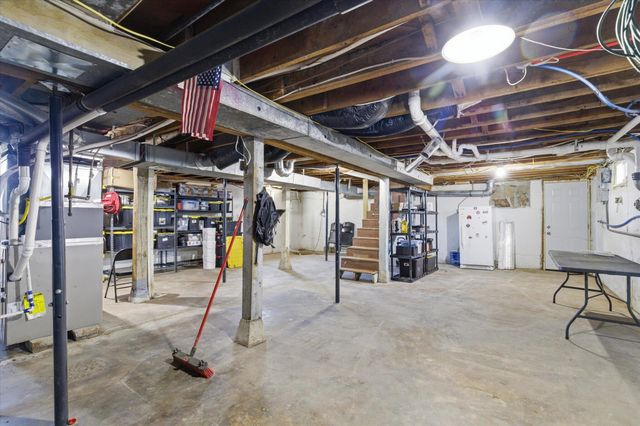 2015 S Farm Road 107, Springfield, MO 65802