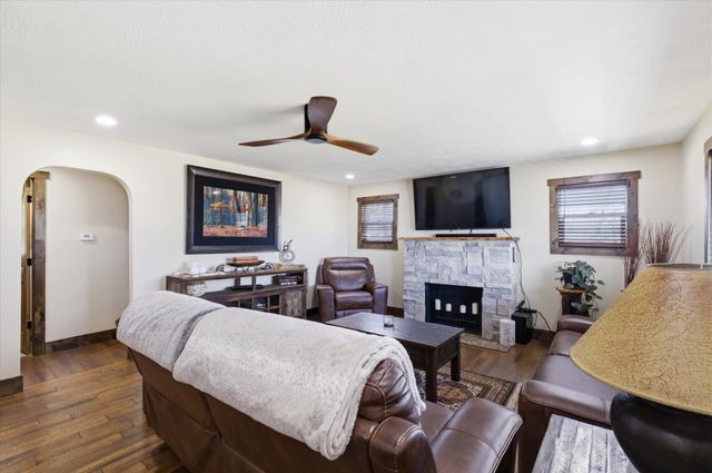 2015 S Farm Road 107, Springfield, MO 65802