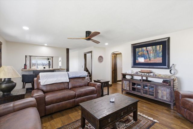 2015 S Farm Road 107, Springfield, MO 65802