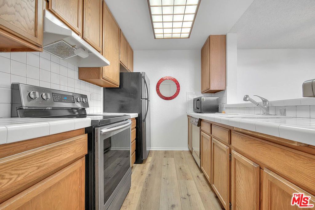 Image 15 of property listing at 4900 Overland Avenue 274, Culver City, CA 90230