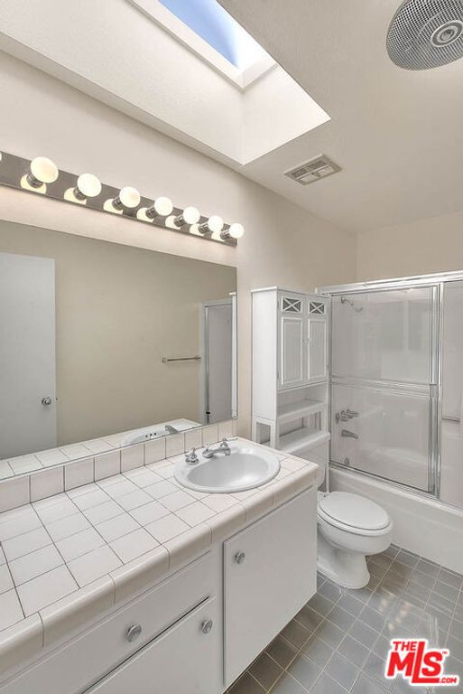 Image 25 of property listing at 4900 Overland Avenue 274, Culver City, CA 90230