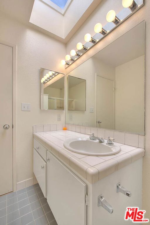 Image 26 of property listing at 4900 Overland Avenue 274, Culver City, CA 90230