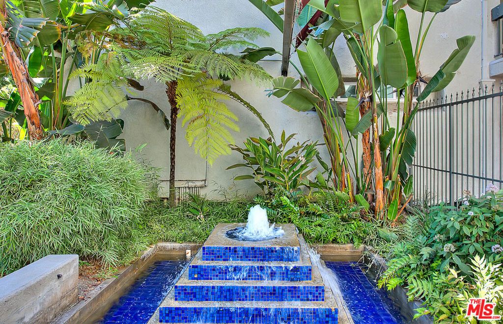 Image 3 of property listing at 4900 Overland Avenue 274, Culver City, CA 90230