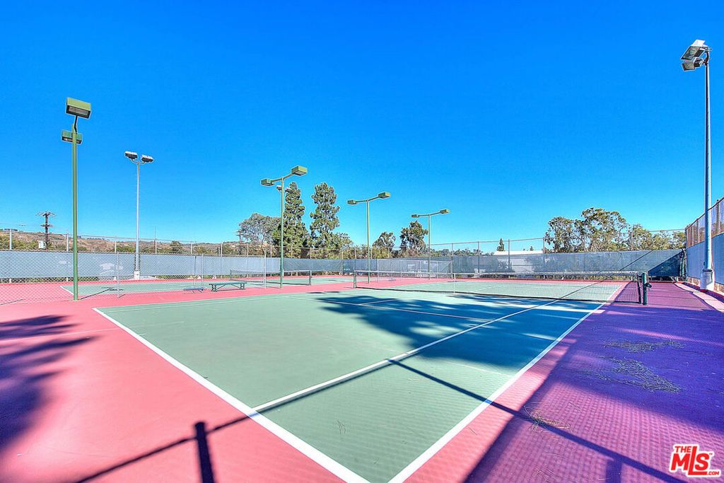 Image 38 of property listing at 4900 Overland Avenue 274, Culver City, CA 90230