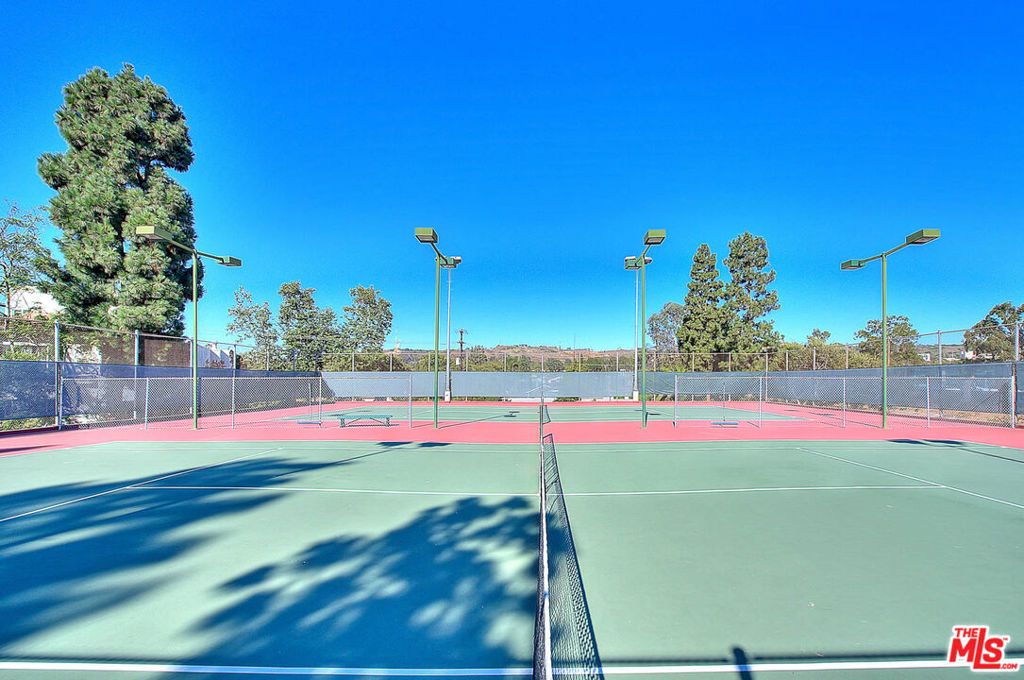 Image 39 of property listing at 4900 Overland Avenue 274, Culver City, CA 90230