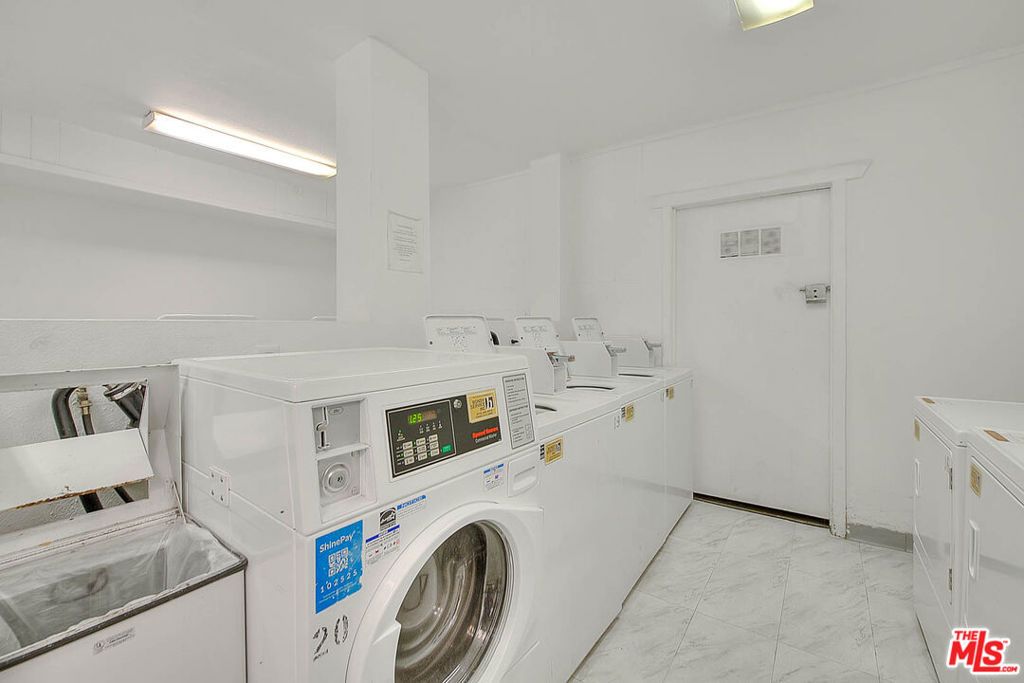 Image 42 of property listing at 4900 Overland Avenue 274, Culver City, CA 90230